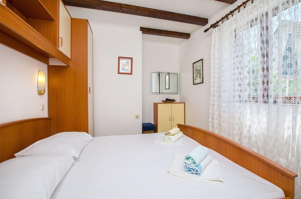 Apartments Vojka Milna Kültér fotó